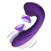 Chupar os seios de uma garota com vibrador estimula o clitóris e suga